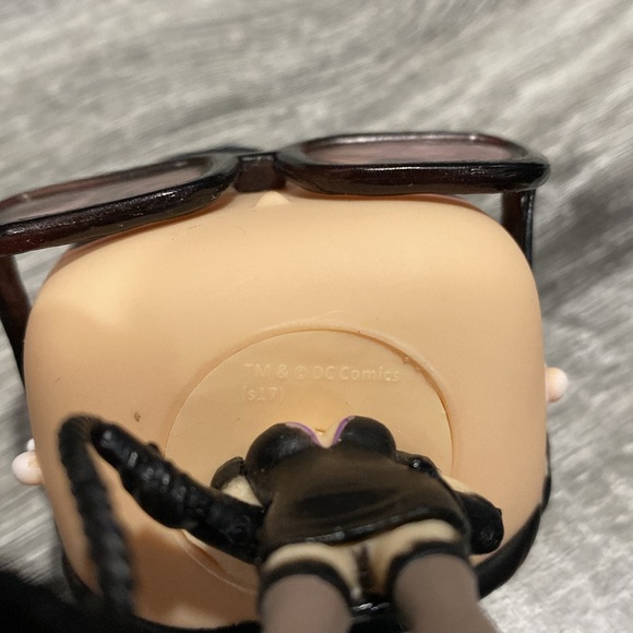 Funko Pop! Heroes | DC Comics Bombshells #225: Catwoman - Vinyl Figure - Picture 8 of 9